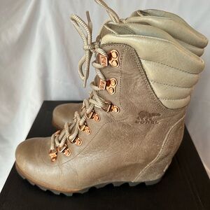 Sorel, Size 9, Conquest Wedge Holiday, Beach Fawn